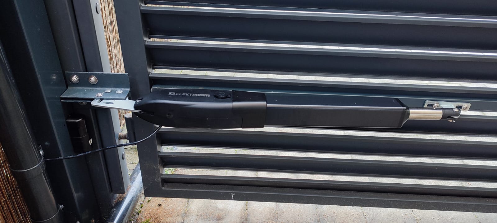 Brama skrzydłowa Leszno – widok 2