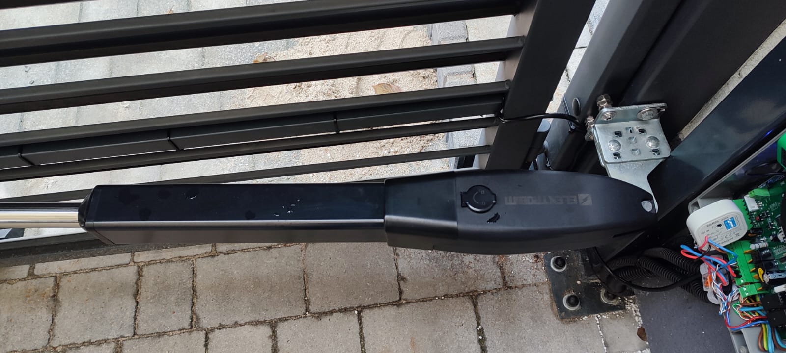 Brama skrzydłowa Leszno – widok 4